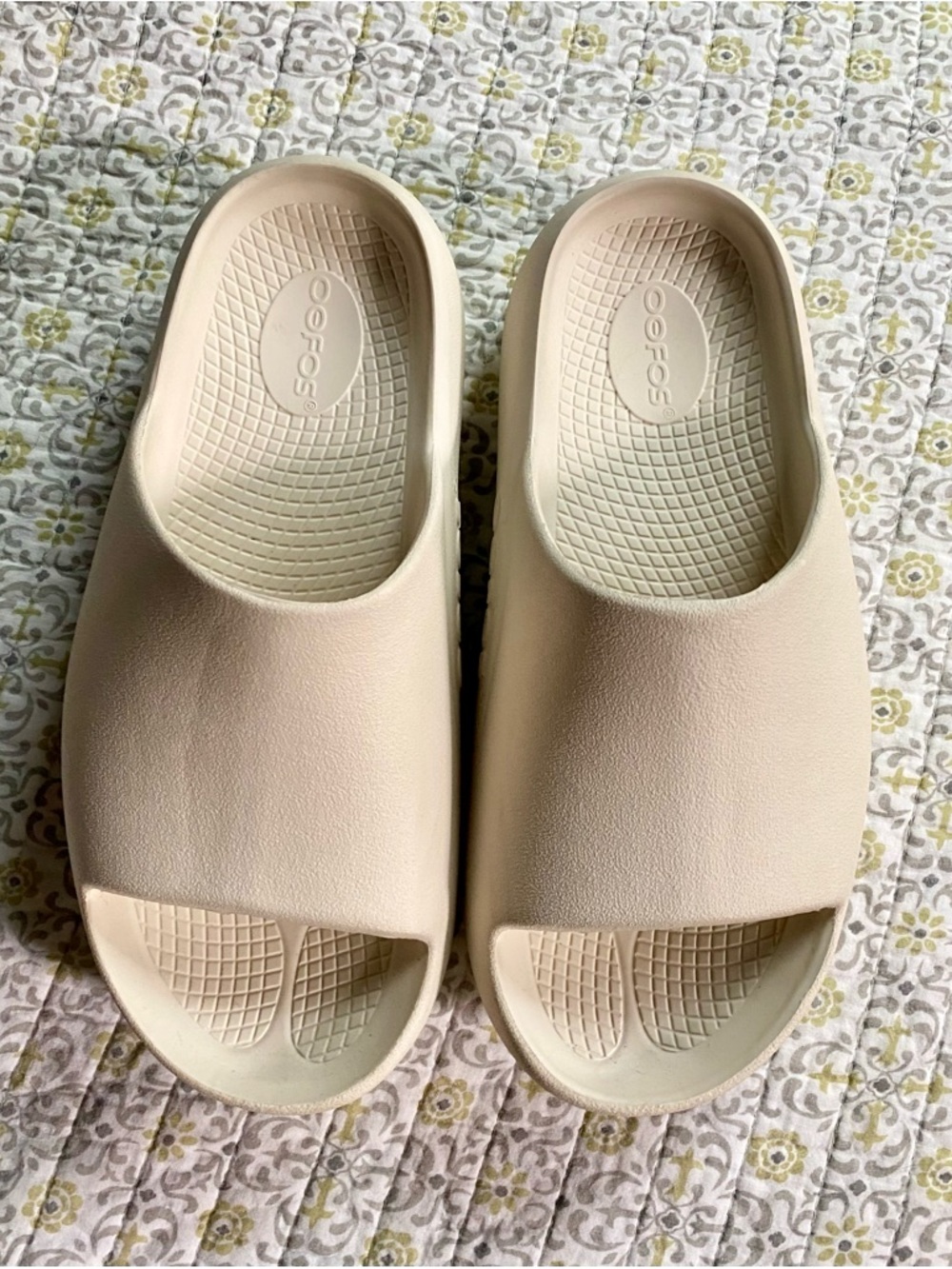 OOFOS OOahh PLUS Women’s Slide in Limited Edition Color Chalk - Picture 4 of 9